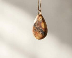 ¿Qué aporta un colgante con piedra natural?